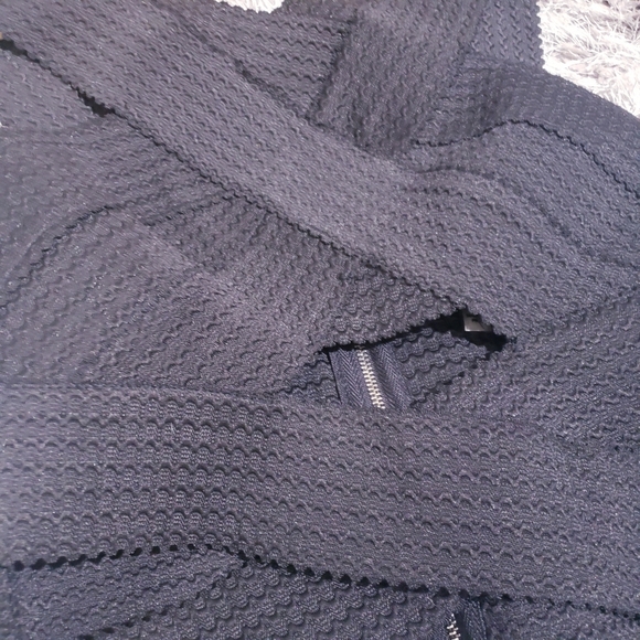 Fora Black Elastic Structured Crop Top with Zipper - Picture 5 of 5